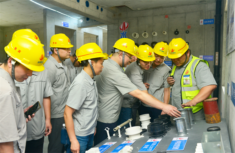 为进一步推进优质客户高效履约，提升交付品质、达成客户满意，2025年6月25日，yd12399云顶集团建设集团在上海组织召开2025年越秀地产、华润置业客户履约推进会。